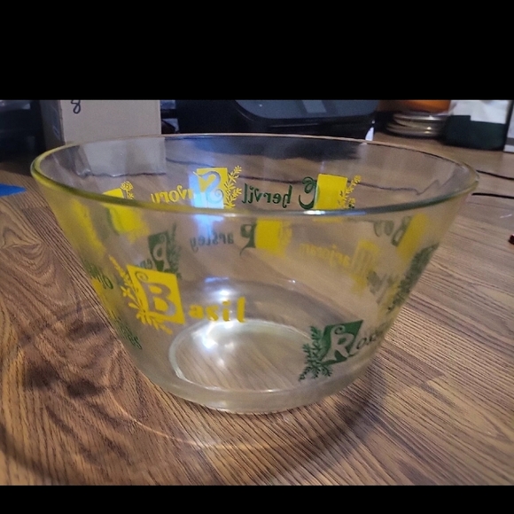 Yellow Herbs Printed In Green Large SERVING Bowl Glass Salad Bowl  Kitchen Bowl - Picture 6 of 8